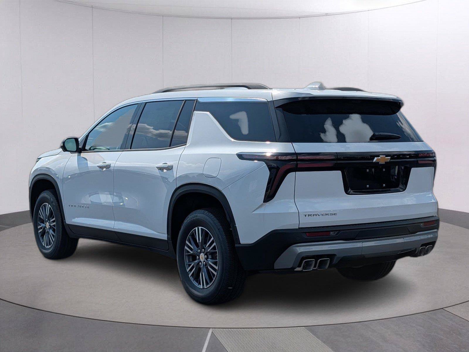 New 2026 Chevrolet Traverse LT w/ Driver Confidence Package FWD image 3