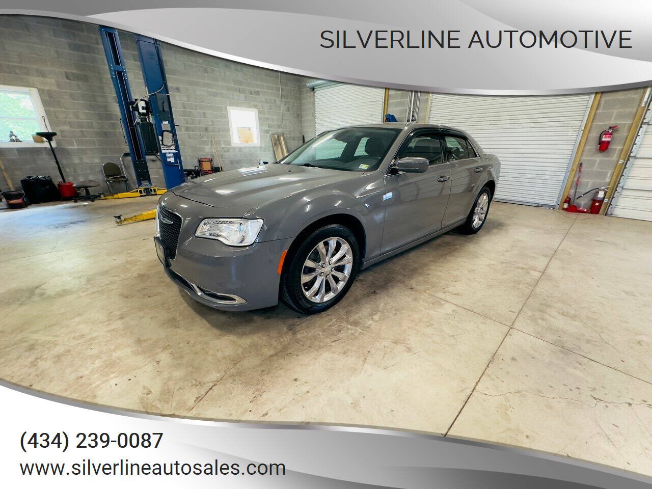 Used 2018 Chrysler 300 Touring L AWD/4WD image 1