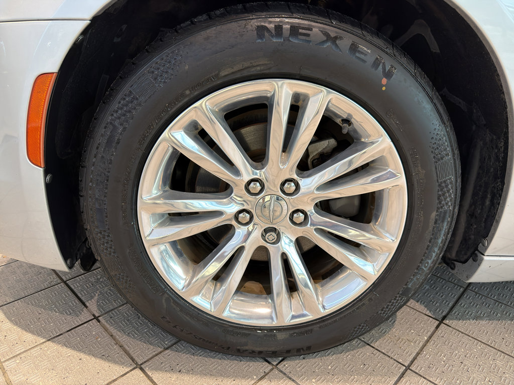 Used 2021 Chrysler 300 Touring w/ Driver Convenience Group image 9