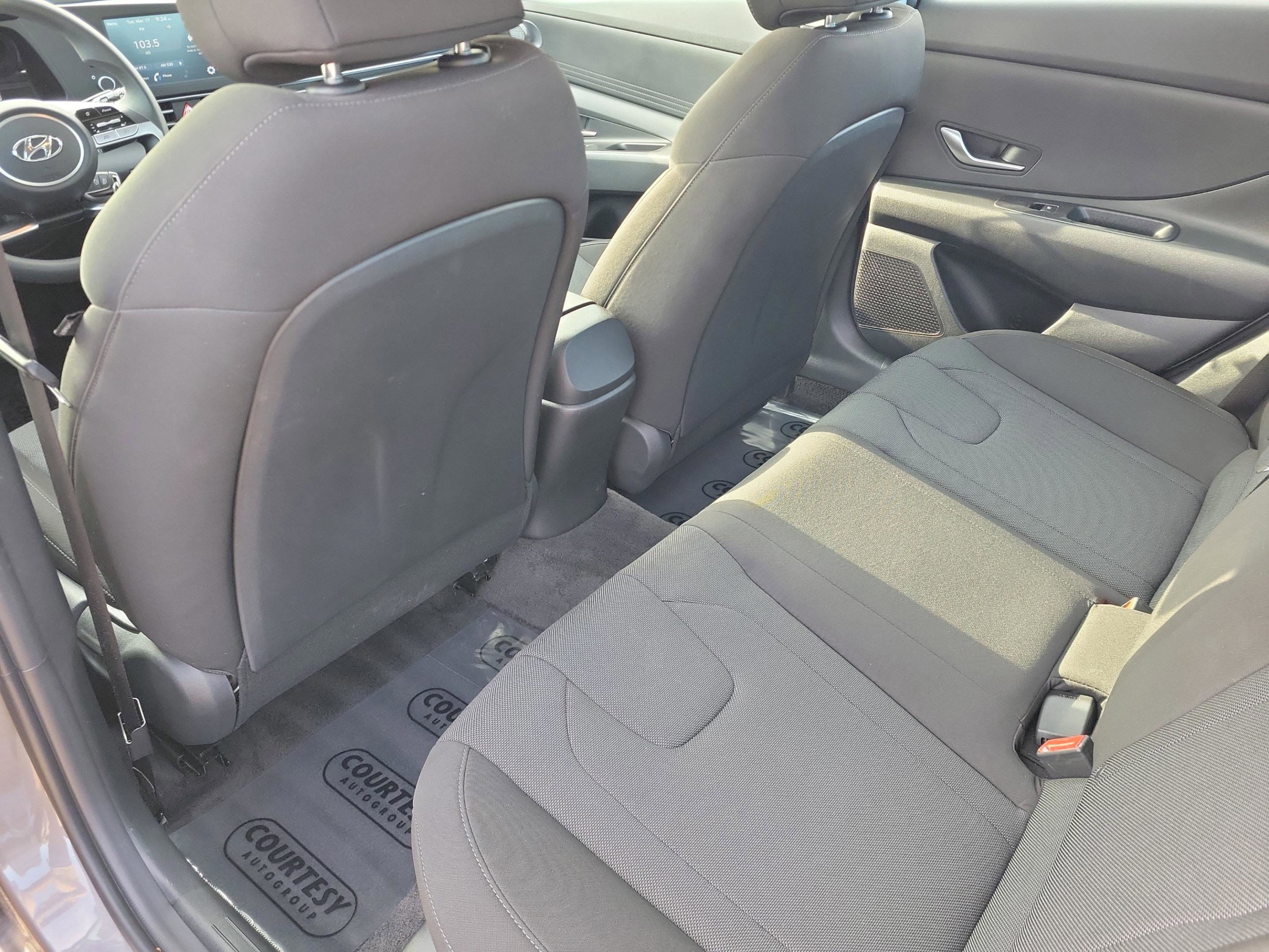 Certified 2023 Hyundai Elantra SE image 10