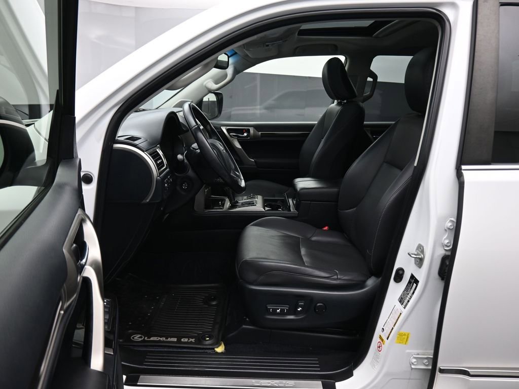 Used 2016 Lexus GX 460 w/ Navigation Package image 11