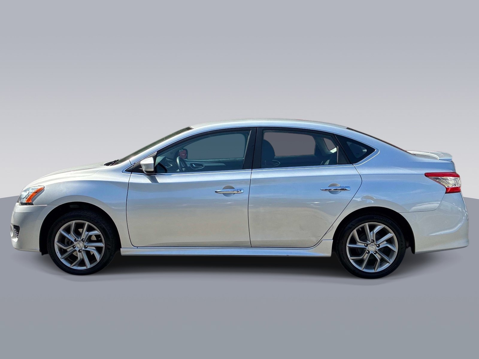Used 2014 Nissan Sentra SR w/ Electronics Package FWD image 4