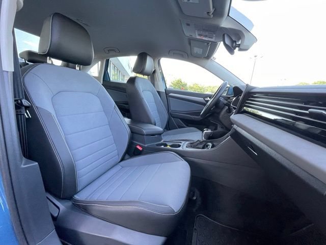 Used 2025 Volkswagen Jetta SE FWD image 28