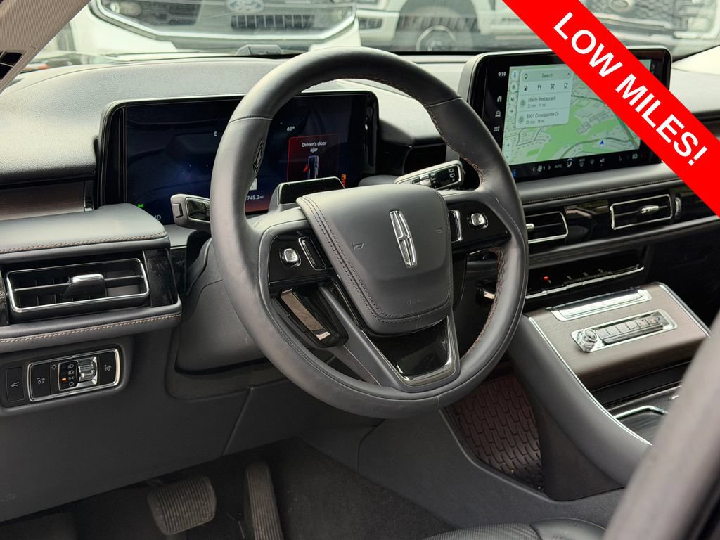 Used 2025 Lincoln Aviator Reserve AWD/4WD image 28