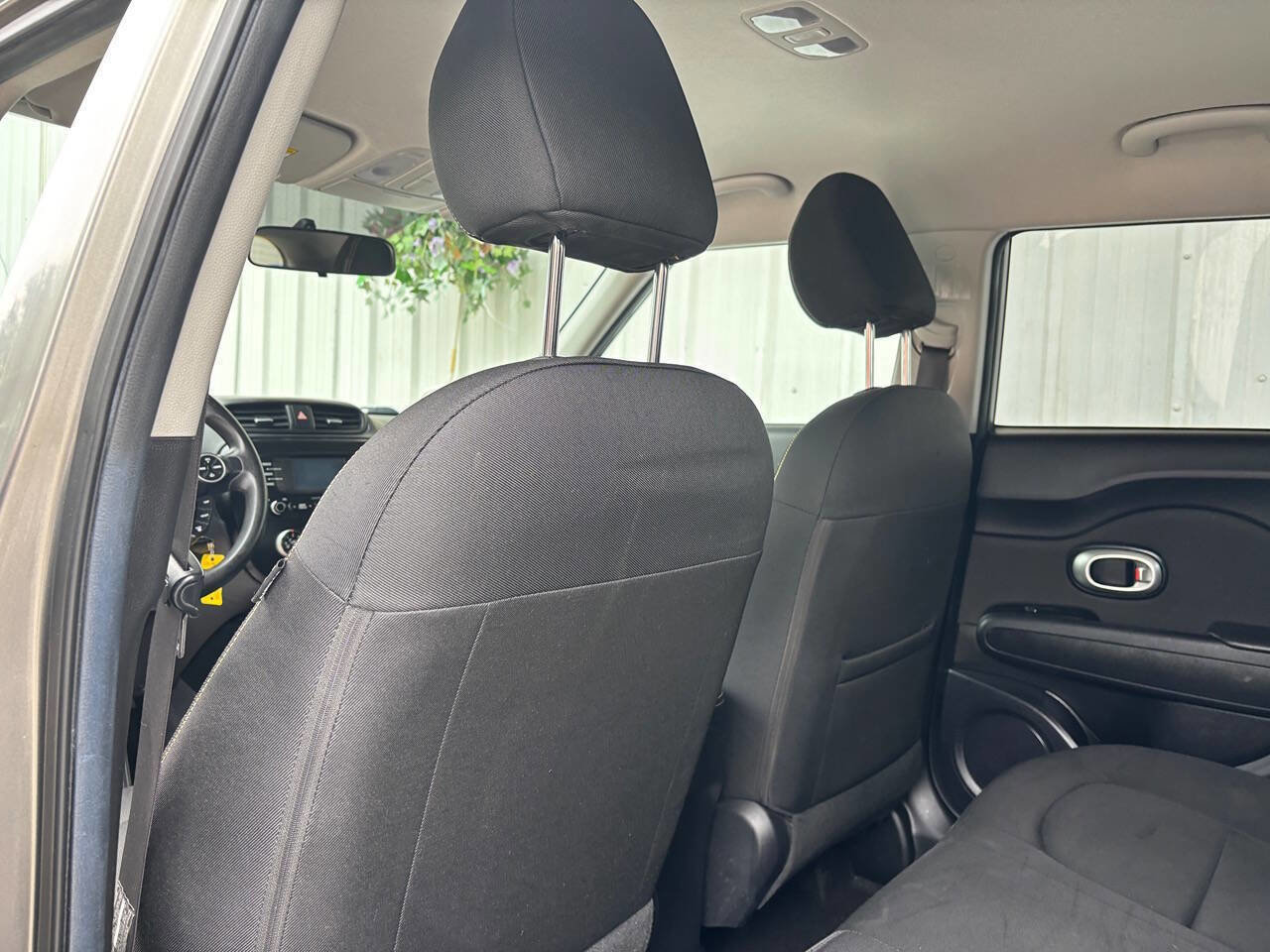 Used 2016 Kia Soul + image 12