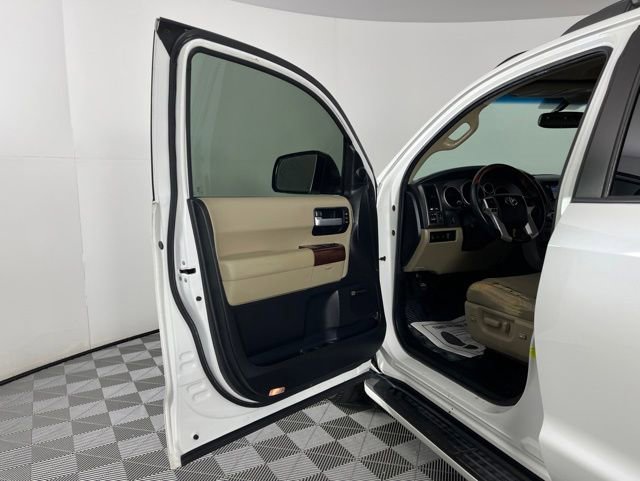 Used 2017 Toyota Sequoia Platinum RWD image 17