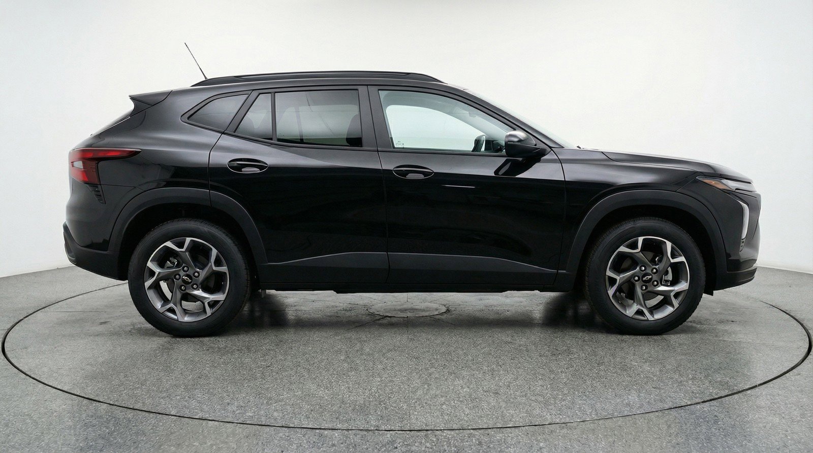 Used 2025 Chevrolet Trax LT w/ LT Convenience Package image 11