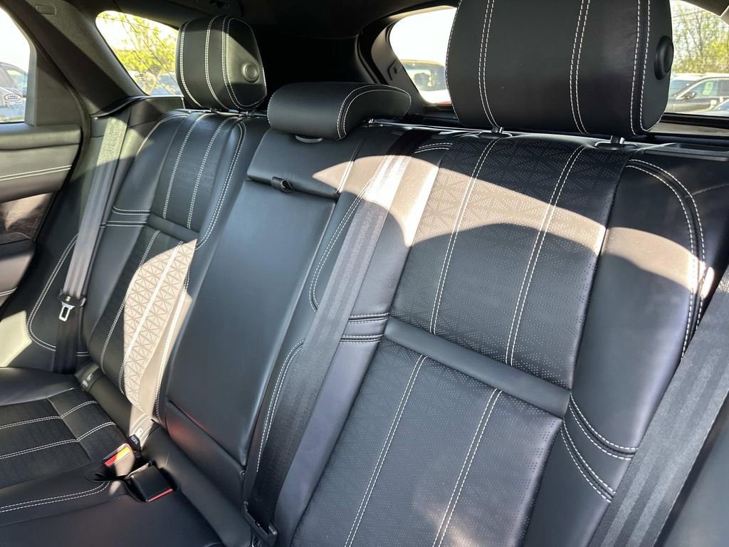 Used 2018 Land Rover Range Rover Velar R-Dynamic HSE AWD/4WD image 34