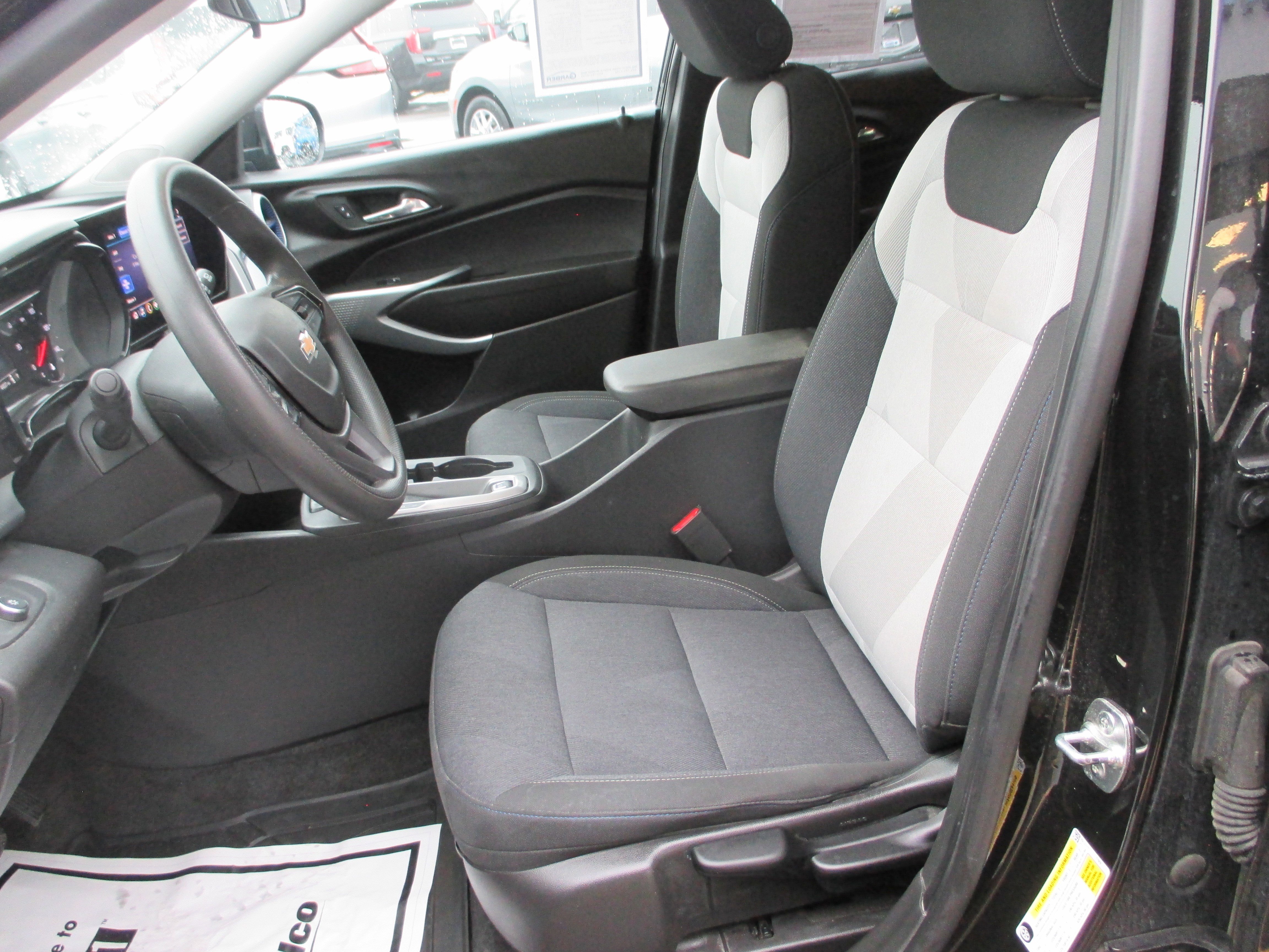 Used 2024 Chevrolet Trax LS w/ LS Convenience Package image 14