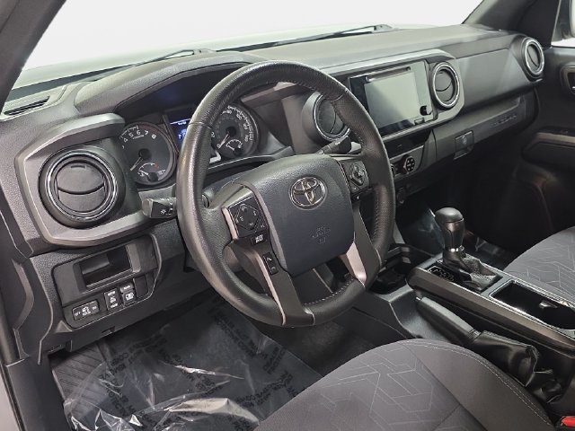 Used 2017 Toyota Tacoma TRD Sport w/ Tow Package (A/T) AWD/4WD image 16
