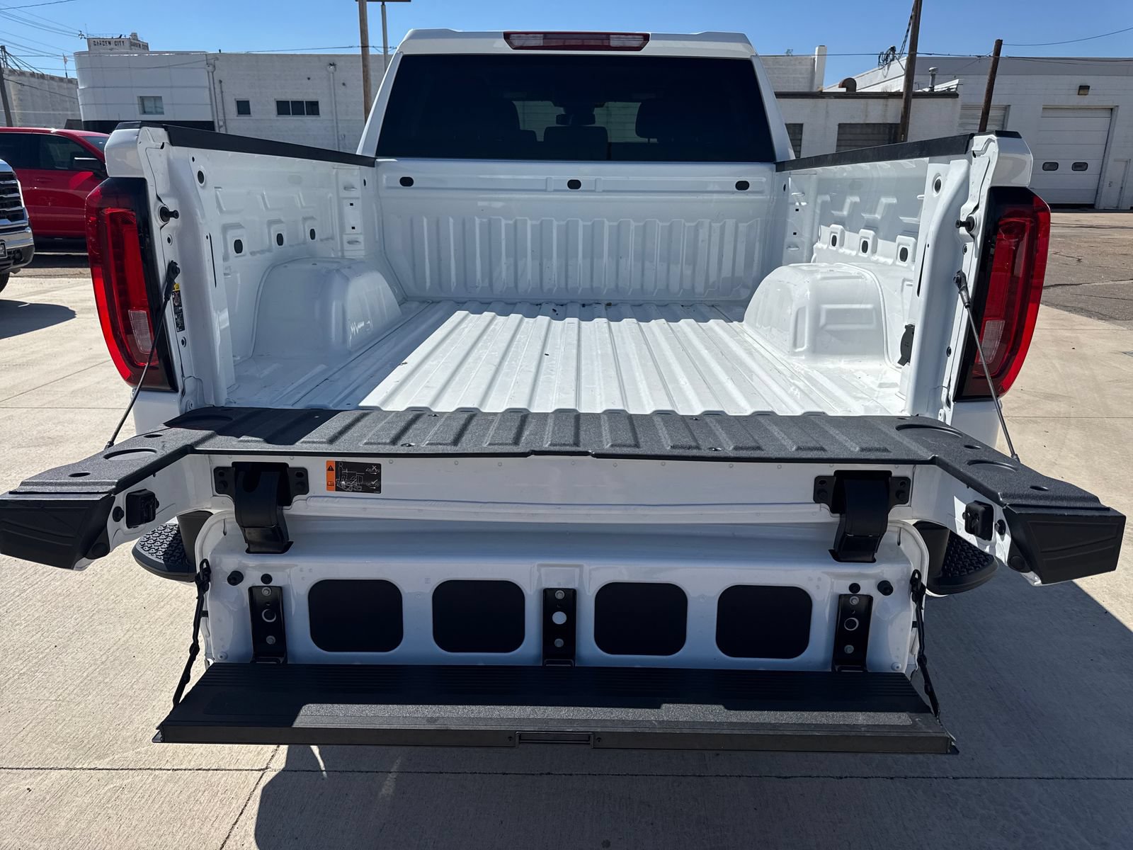 Used 2026 GMC Sierra 1500 SLT AWD/4WD image 26