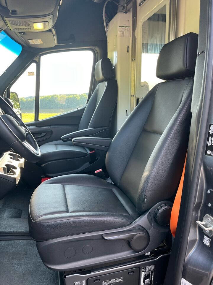 Used 2022 Mercedes-Benz Sprinter 4500 image 16