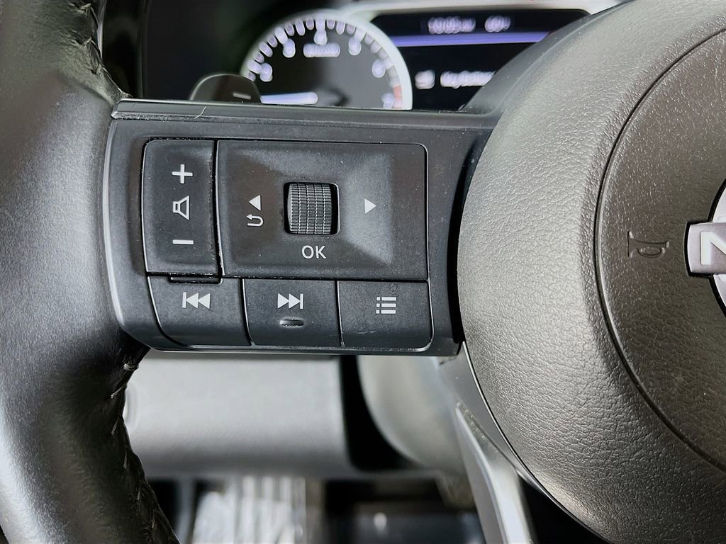 Used 2024 Nissan Pathfinder SV w/ Black Appearance Package image 15