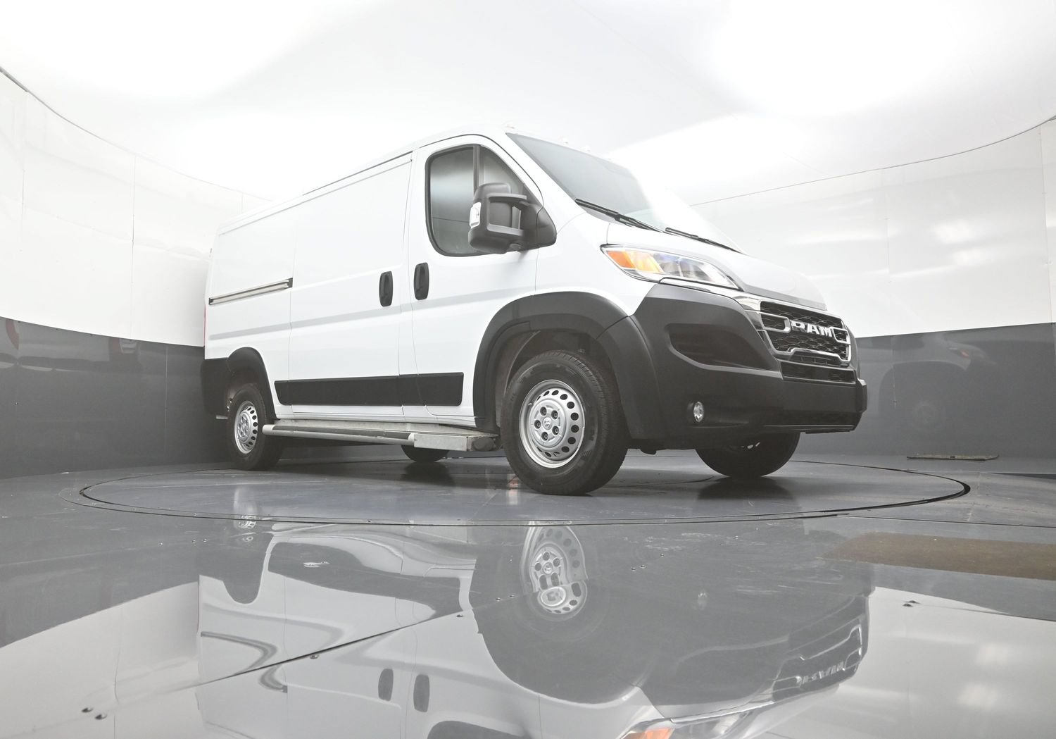 Used 2025 RAM ProMaster 2500 w/ U-Haul Equipment Group FWD image 9