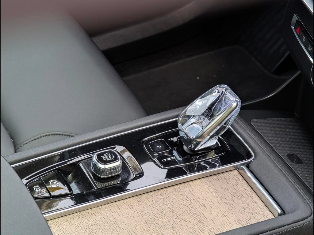 Certified 2025 Volvo XC90 B6 Core AWD/4WD image 19