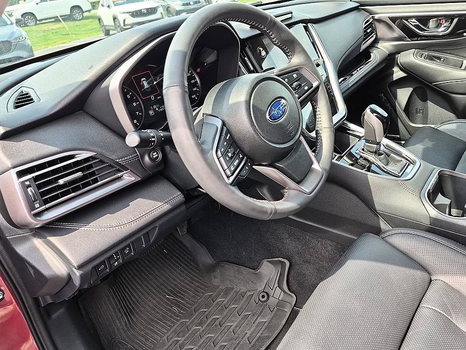 Used 2025 Subaru Outback Touring AWD/4WD image 18