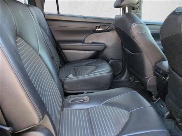 Used 2021 Toyota Highlander XSE image 19