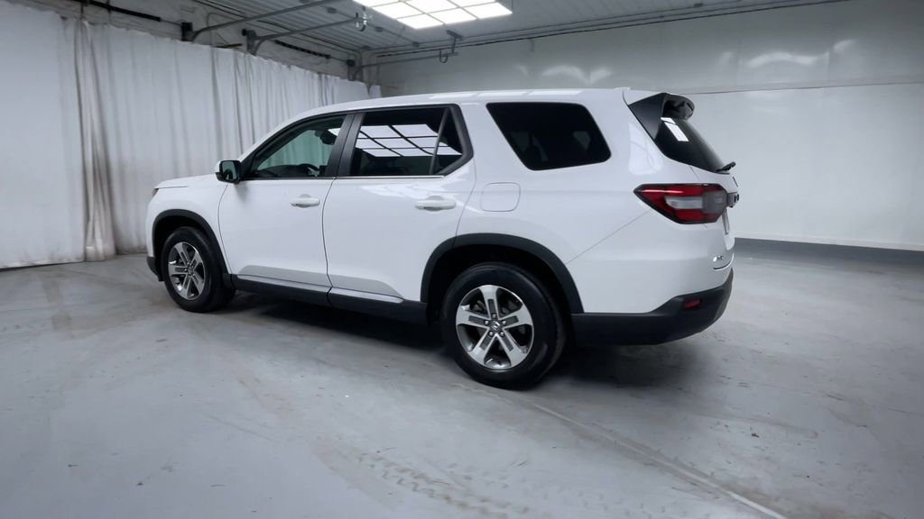 Certified 2025 Honda Pilot EX-L image 6