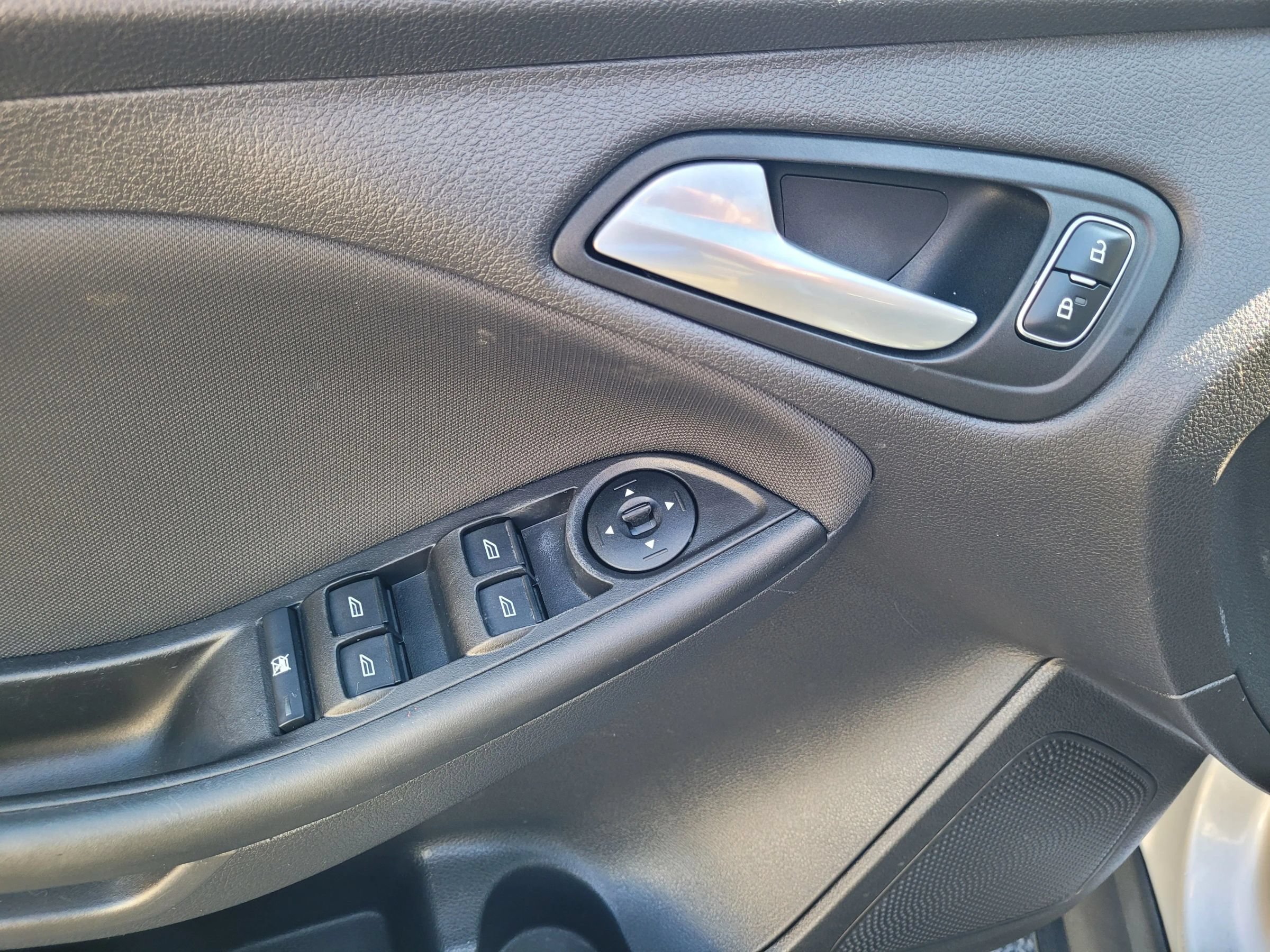 Used 2017 Ford Focus SE FWD image 24