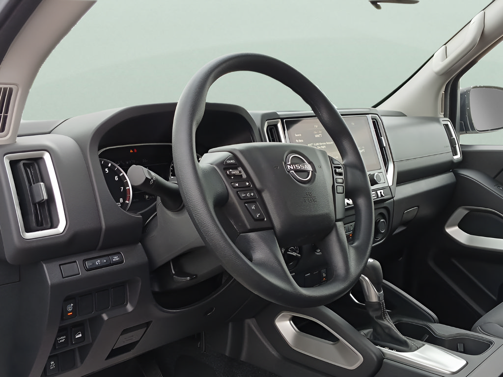 Used 2025 Nissan Frontier SV AWD/4WD image 15