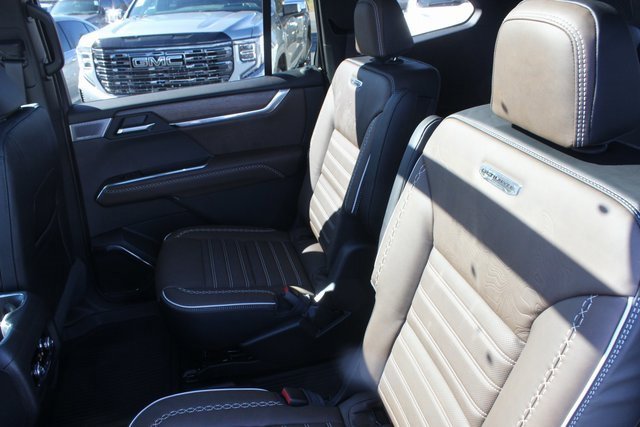 New 2026 GMC Acadia Denali Ultimate w/ LPO, Floor Liner Package image 23