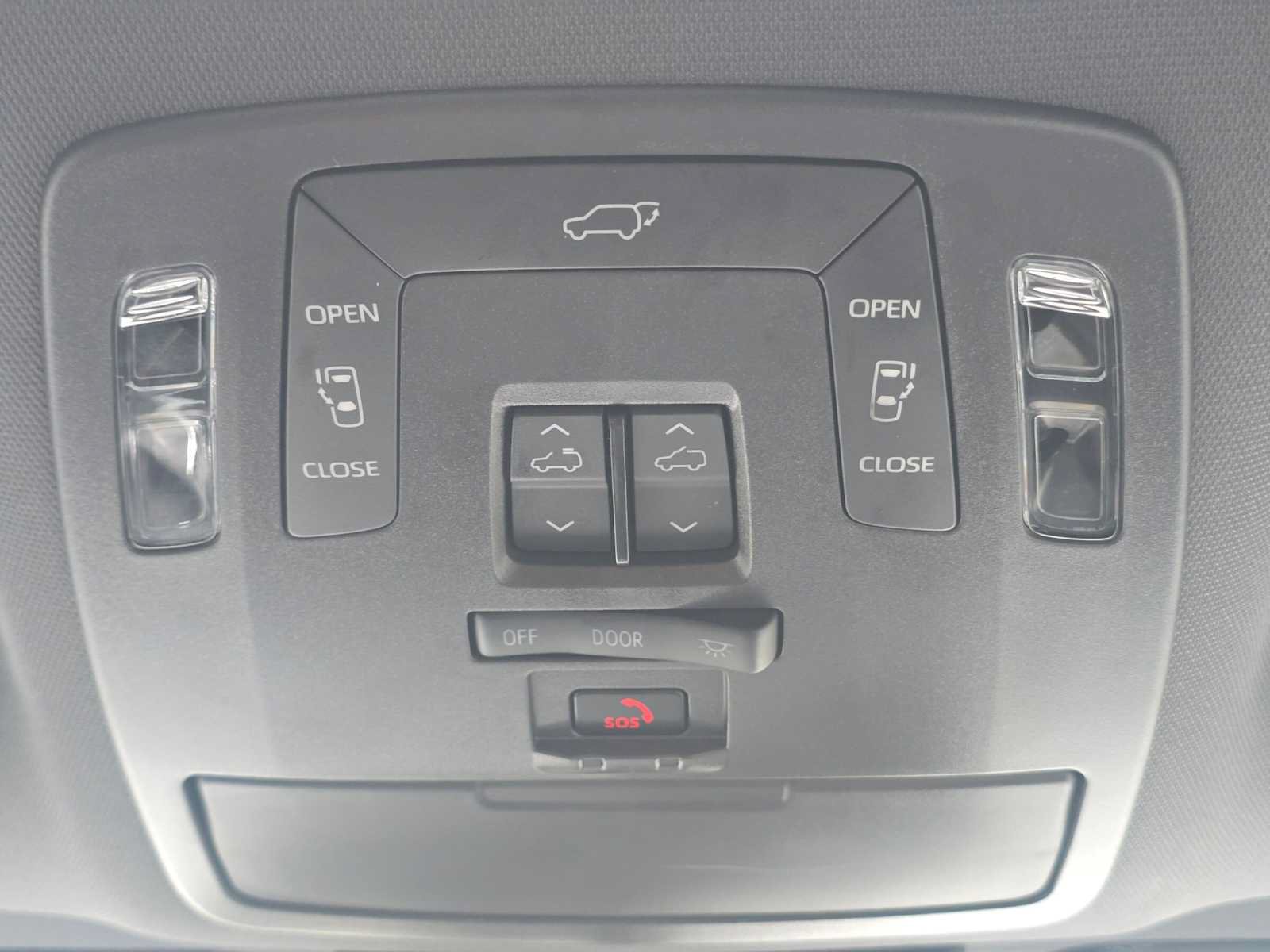 Used 2024 Toyota Sienna XSE AWD/4WD image 30