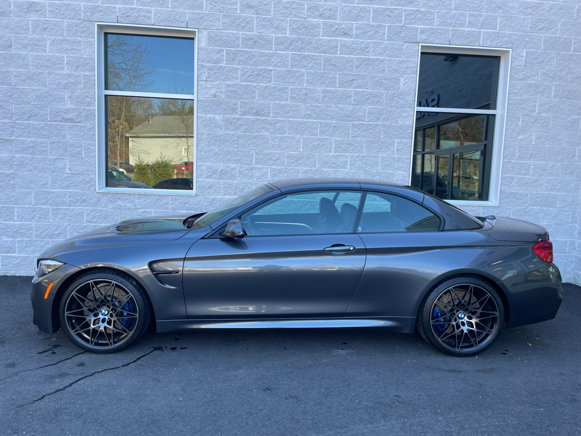 Used 2018 BMW M4 Convertible RWD image 4