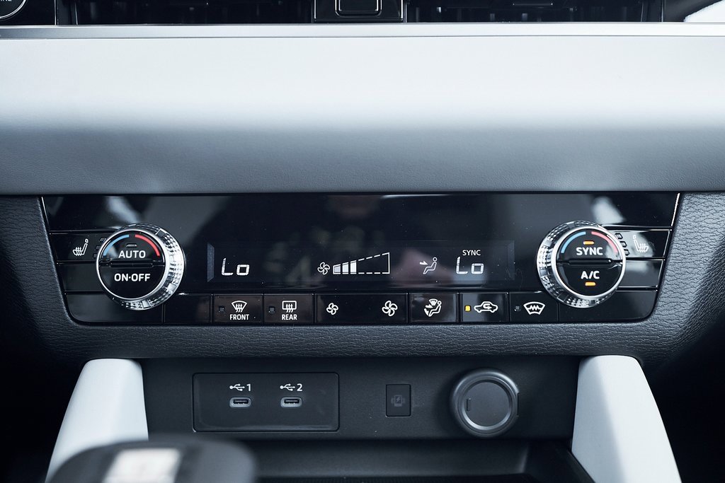 New 2025 Mitsubishi Outlander SE image 48