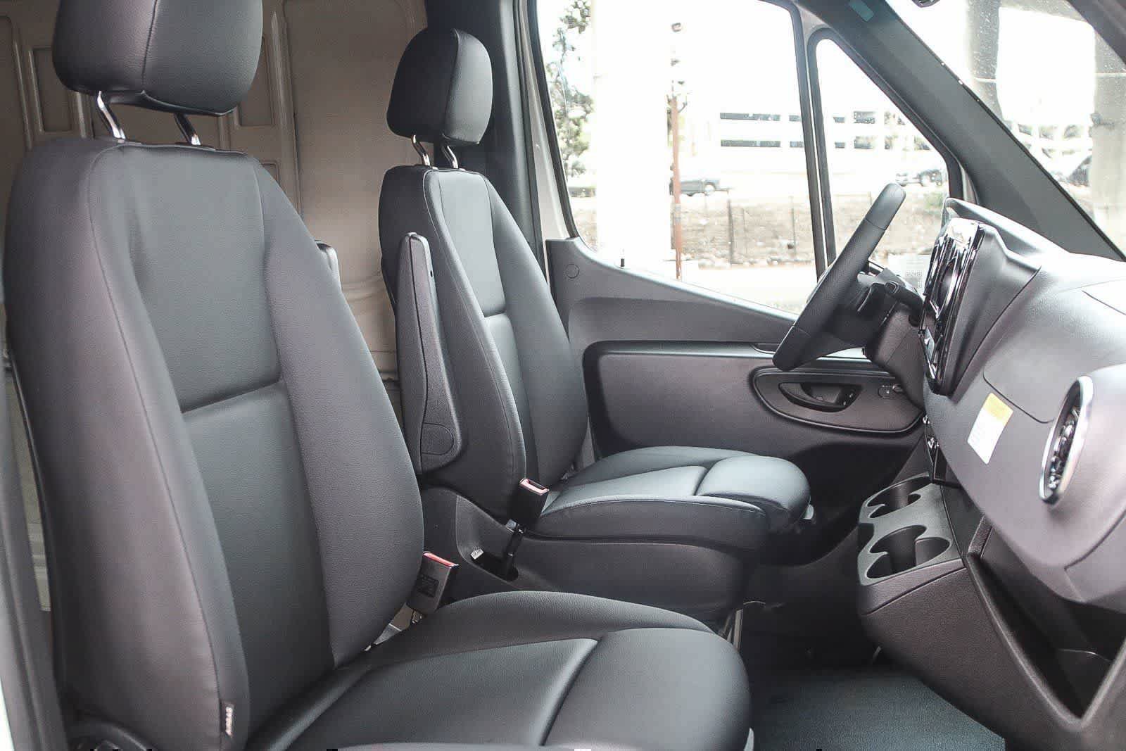 Used 2025 Mercedes-Benz Sprinter 2500 image 15