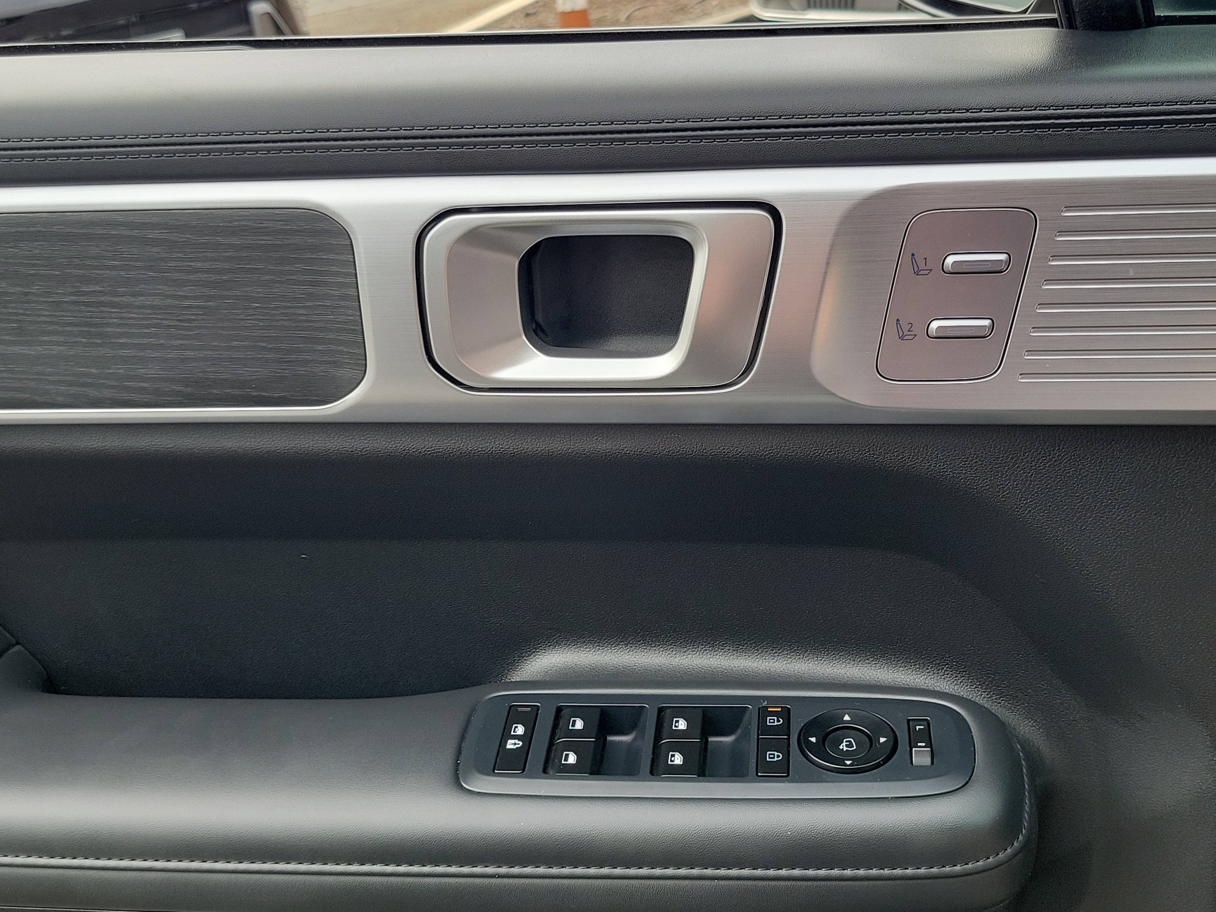 Certified 2025 Hyundai Santa Fe Limited AWD/4WD image 13