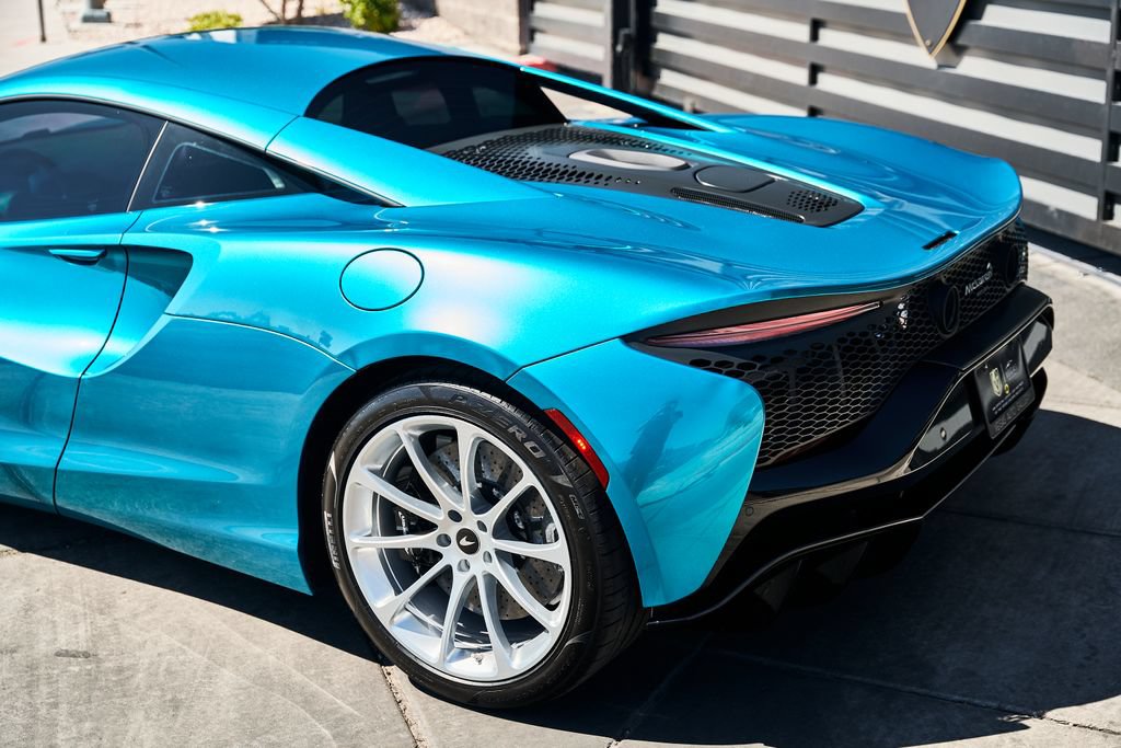 Used 2024 McLaren Artura RWD image 7