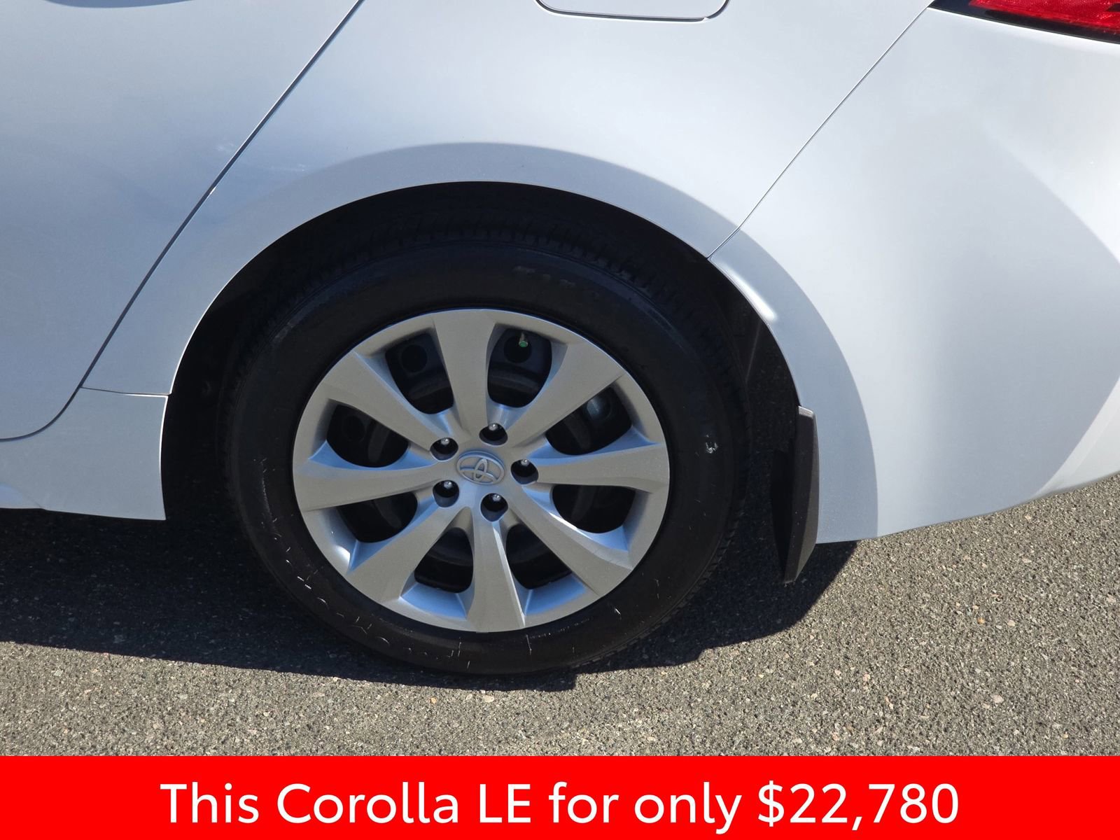 Used 2025 Toyota Corolla LE FWD image 39