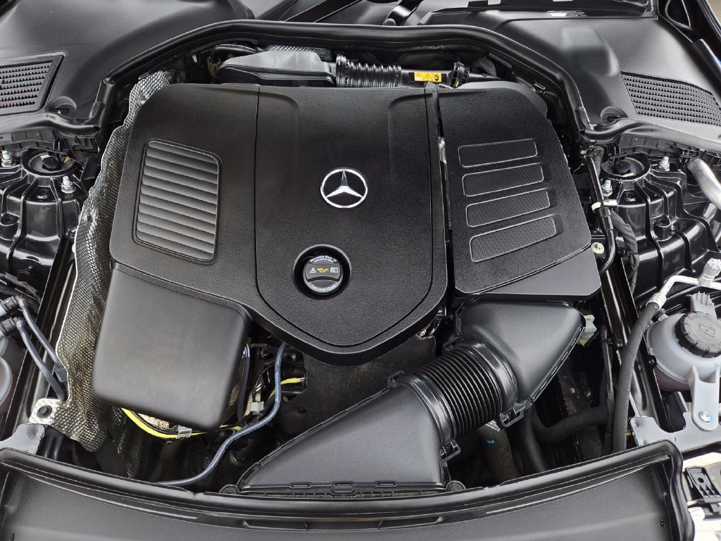 Used 2025 Mercedes-Benz C 300 Sedan image 35