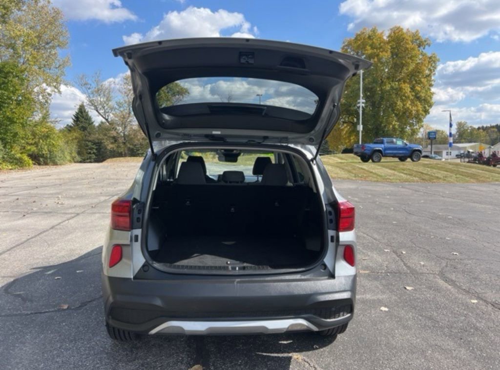 Used 2023 Kia Seltos LX image 16