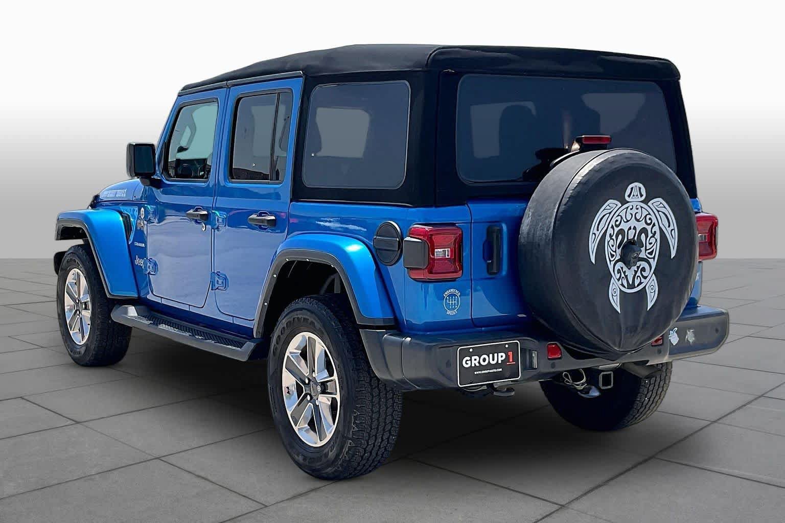 Used 2022 Jeep Wrangler Unlimited Sahara w/ LED Lighting Group AWD/4WD image 11