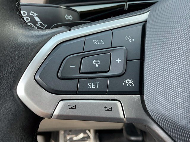 Certified 2024 Volkswagen Atlas SEL Premium R-Line AWD/4WD image 32