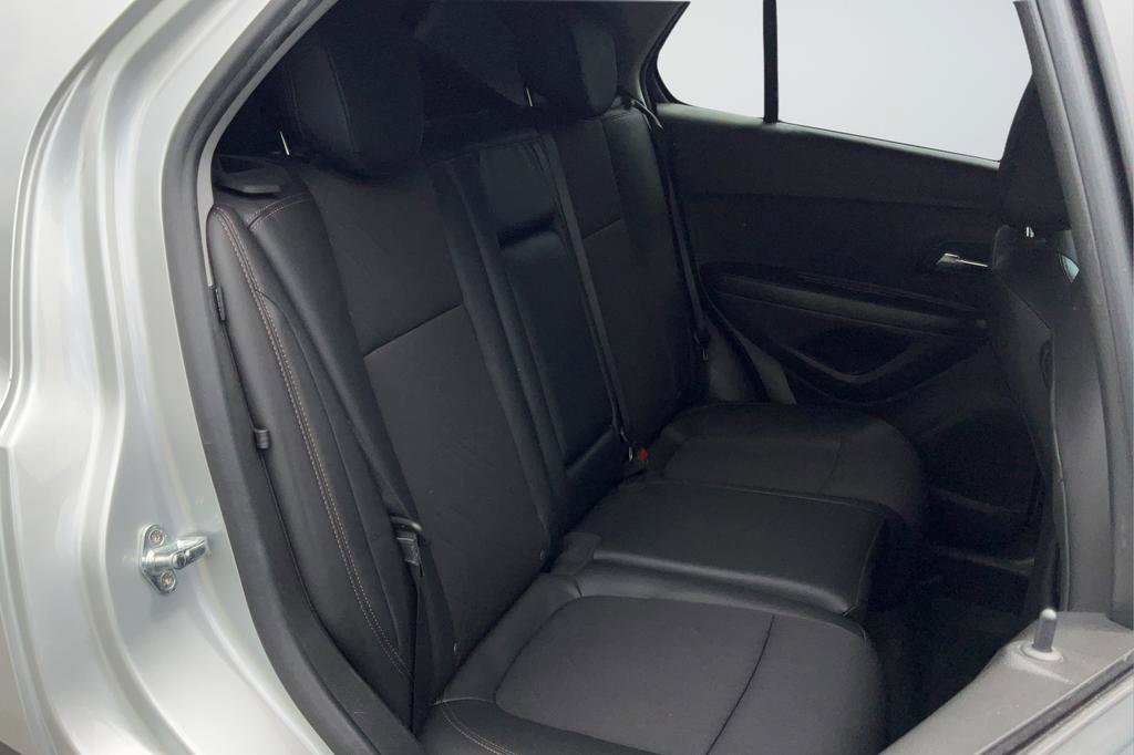 Used 2022 Chevrolet Trax LT w/ LT Convenience Package FWD image 21