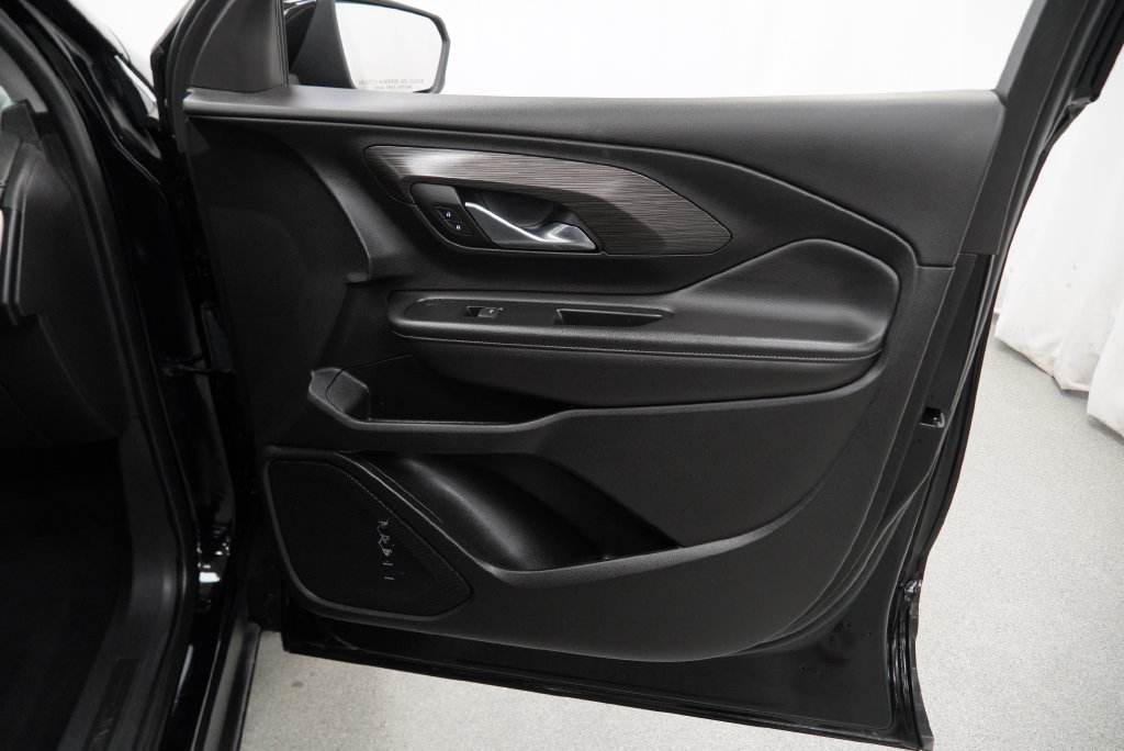 Used 2023 GMC Terrain SLT w/ LPO, Floor Liner Package FWD image 39