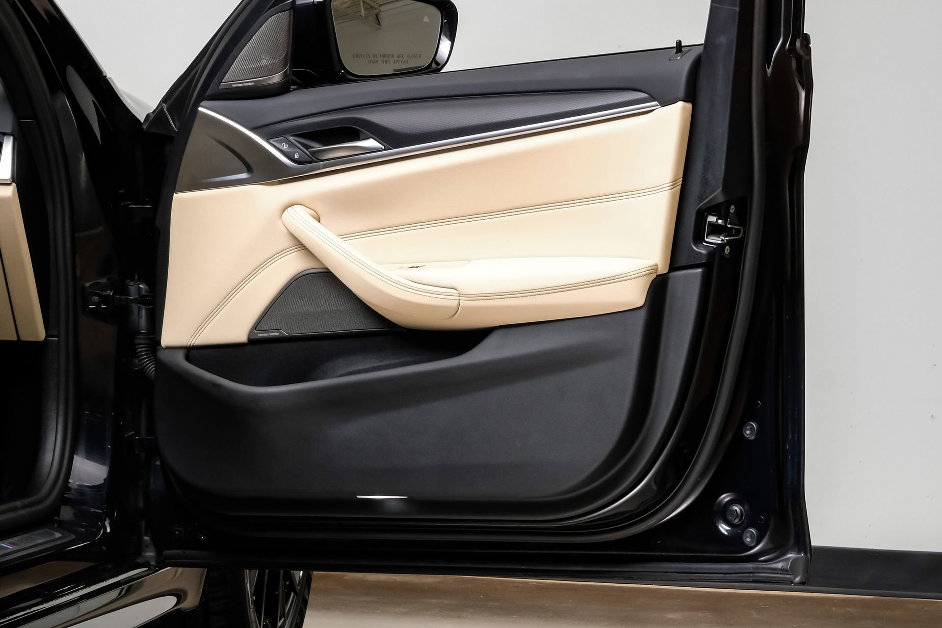 Used 2023 BMW 530e w/ M Sport Package image 47