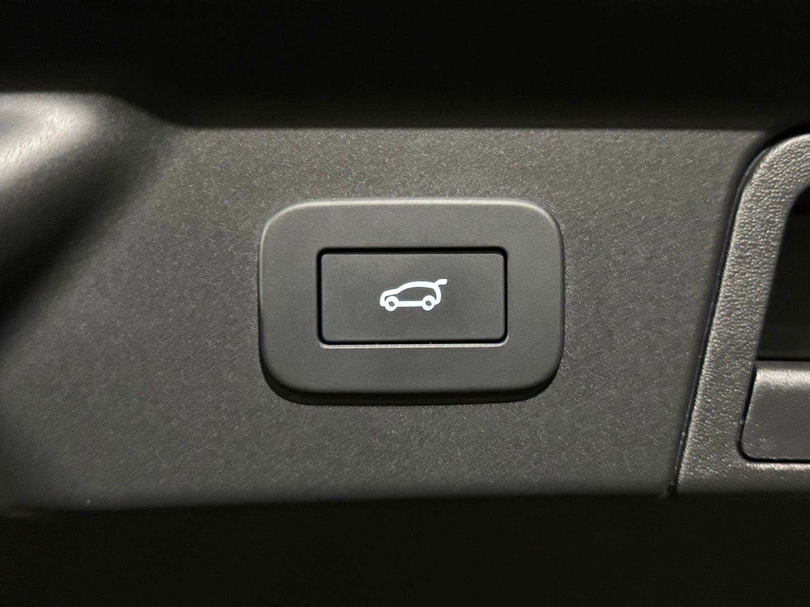 New 2026 Land Rover Range Rover Velar Dynamic SE image 37