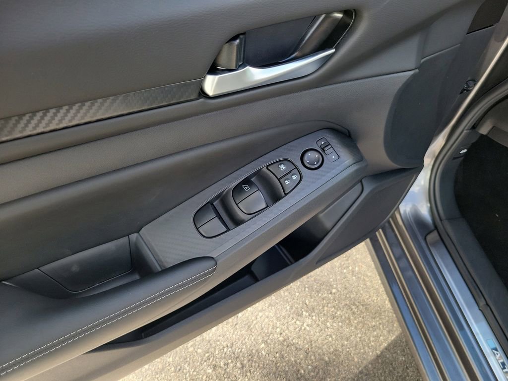 Used 2025 Nissan Altima 2.5 SV w/ SV Special Edition Package image 16