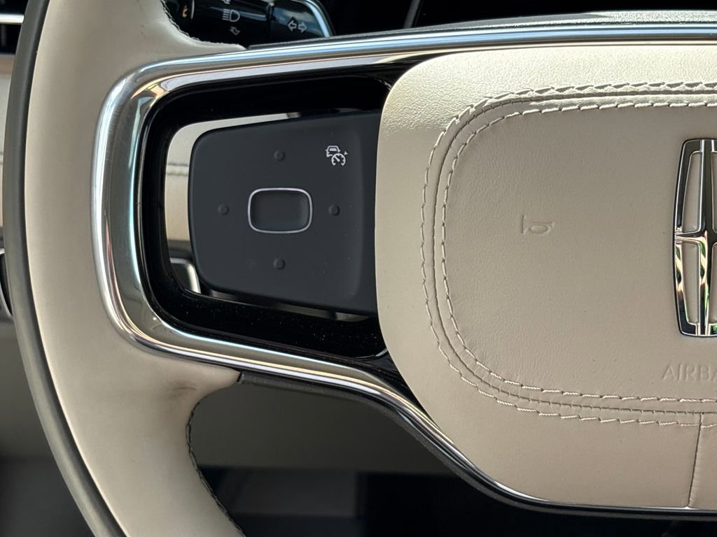 Used 2025 Lincoln Nautilus Reserve AWD/4WD image 21