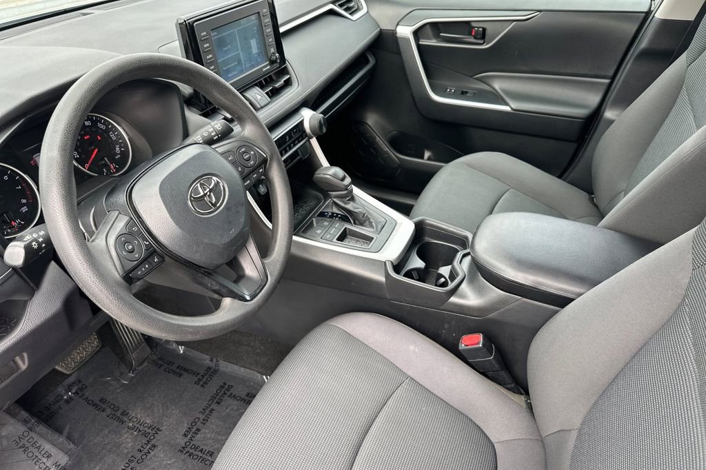 Used 2021 Toyota RAV4 LE FWD image 10