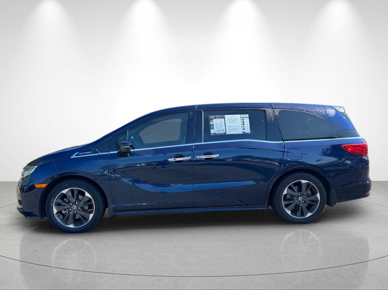 Used 2022 Honda Odyssey Elite image 2
