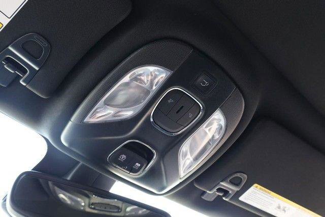 Used 2025 Jeep Compass Latitude w/ Sun & Sound Group image 18