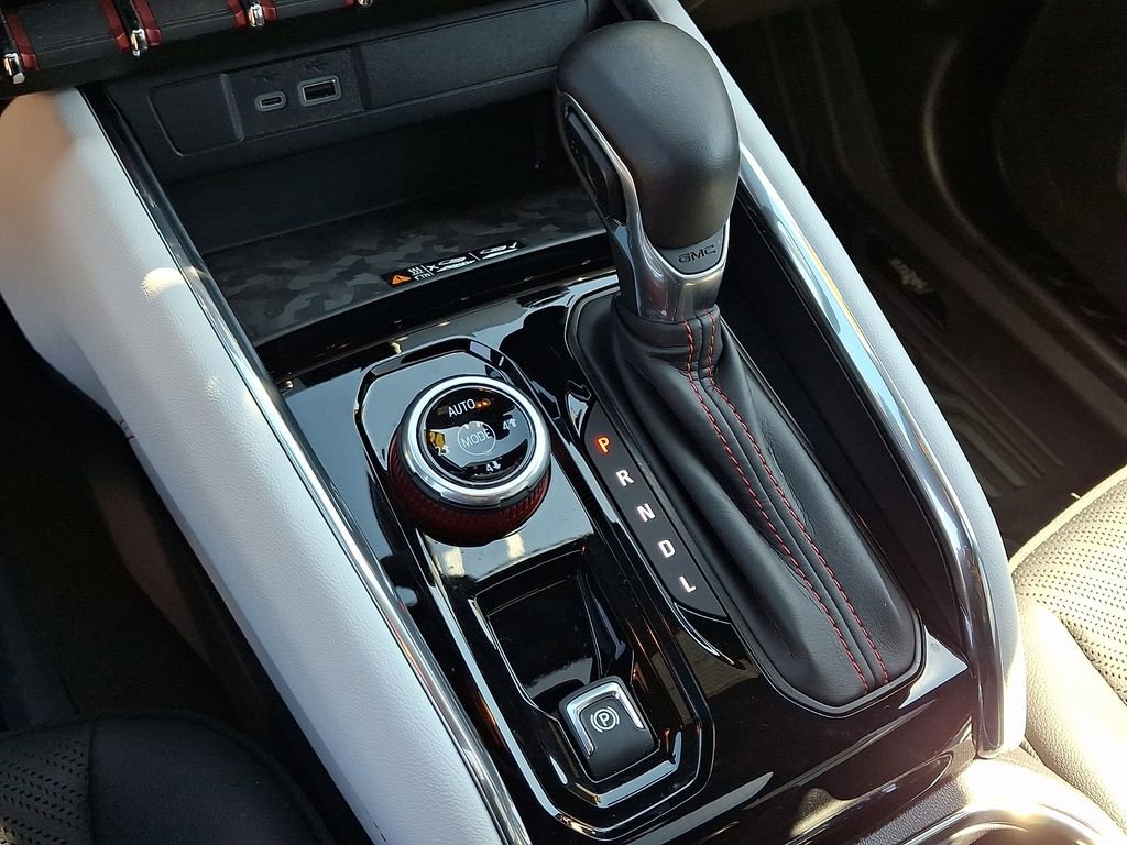 Certified 2024 GMC Canyon AT4X w/ AT4X AEV Edition image 18