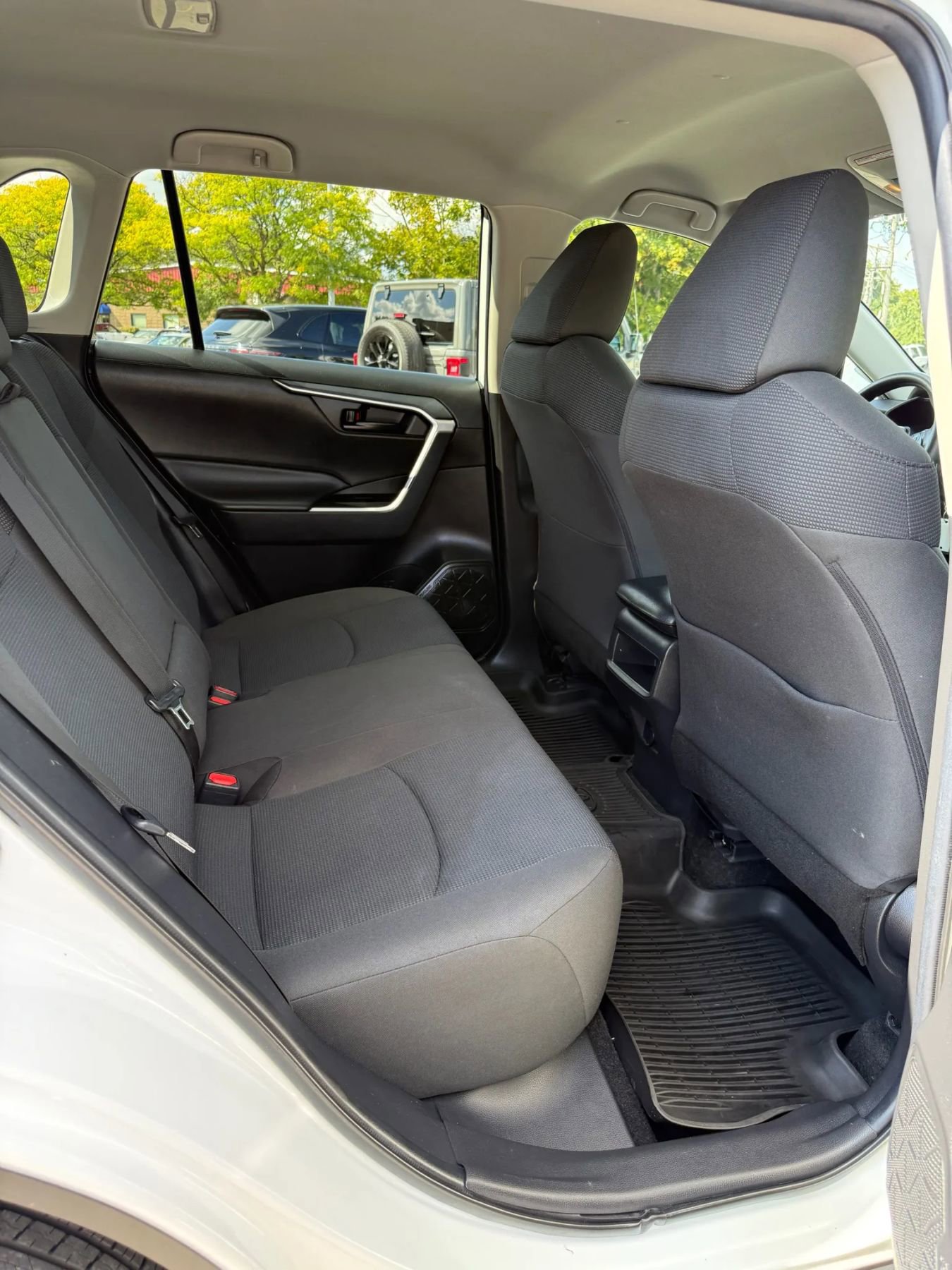 Used 2021 Toyota RAV4 LE image 15