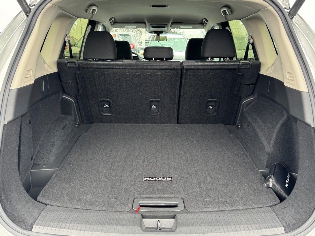 Used 2025 Nissan Rogue SV image 6