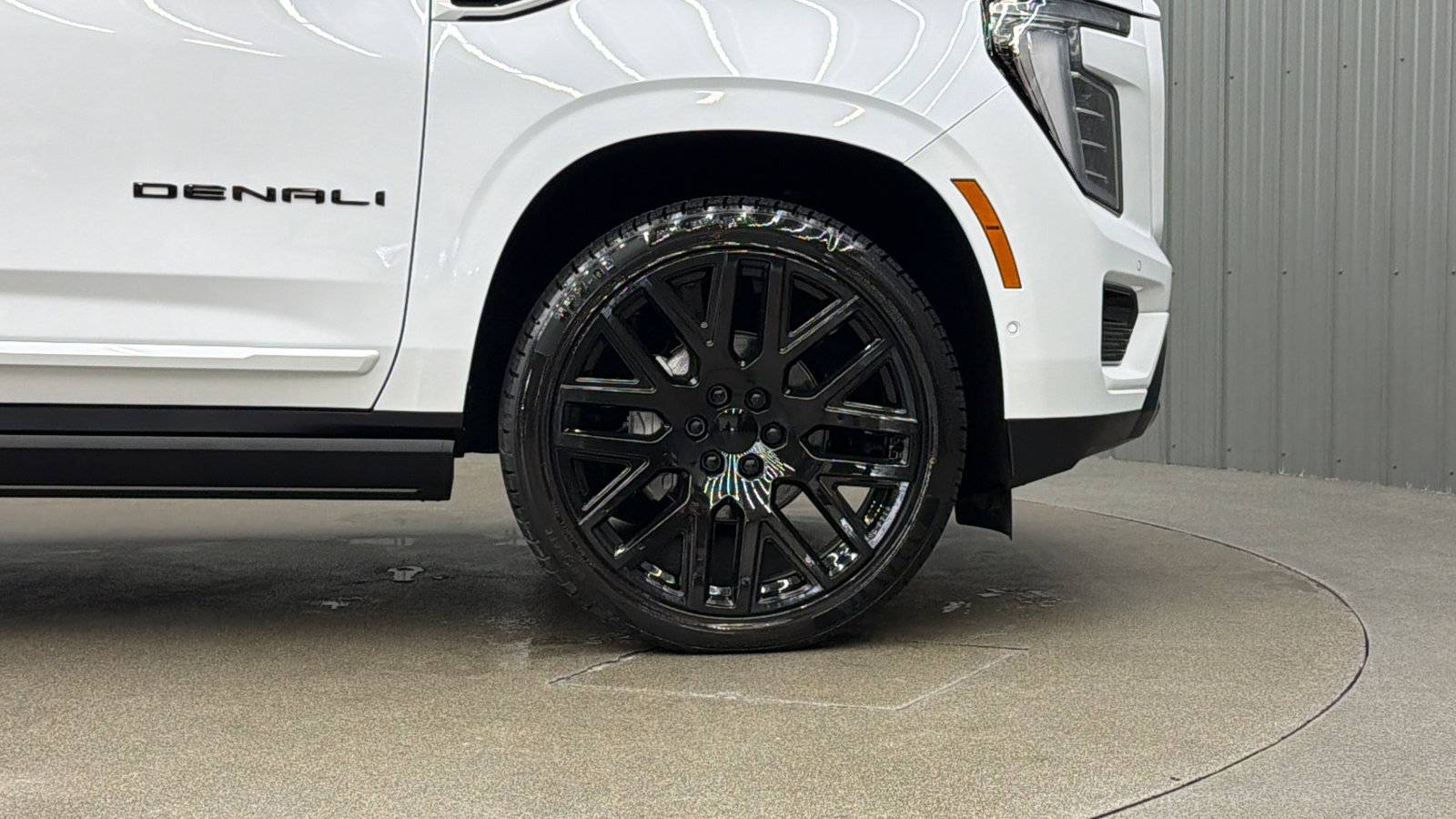 Used 2026 GMC Yukon Denali w/ Sun & Power Step Package AWD/4WD image 10