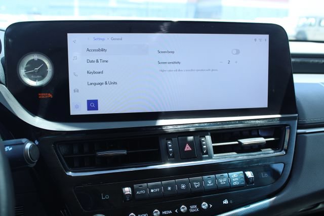 Used 2025 Lexus ES 300h w/ Premium Package FWD image 22